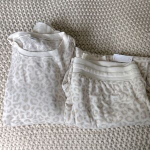 Old navy snow leopard fleece pajamas